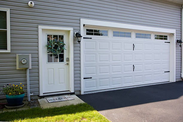 24/7 Emergency Garage Door Panel Replacement experts in Plantation, FL